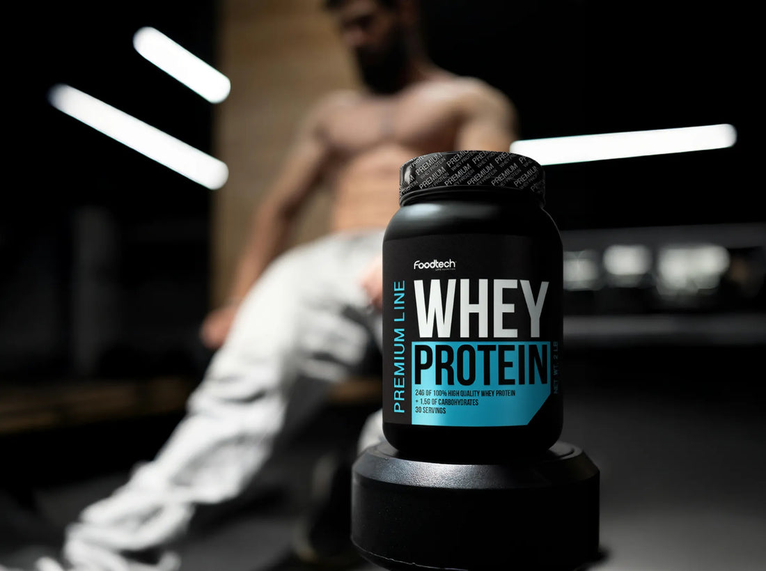 Proteína whey y vegana en polvo con shaker medidor